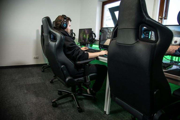 The Ultimate Guide to Choosing the Perfect Gaming Chair for Long Sessions